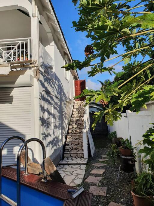 Le Sable Bleu - Evasion Tropicale A Sainte-Anne - Plage 5Min - Piscine - Parking - Logement Climatise - Vue Sur Les Palmiers - Parfait Pour Sejours En Famille Ou Entre Amis Ngoại thất bức ảnh