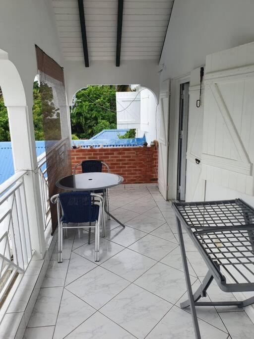 Le Sable Bleu - Evasion Tropicale A Sainte-Anne - Plage 5Min - Piscine - Parking - Logement Climatise - Vue Sur Les Palmiers - Parfait Pour Sejours En Famille Ou Entre Amis Ngoại thất bức ảnh
