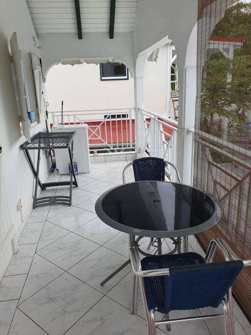 Le Sable Bleu - Evasion Tropicale A Sainte-Anne - Plage 5Min - Piscine - Parking - Logement Climatise - Vue Sur Les Palmiers - Parfait Pour Sejours En Famille Ou Entre Amis Ngoại thất bức ảnh