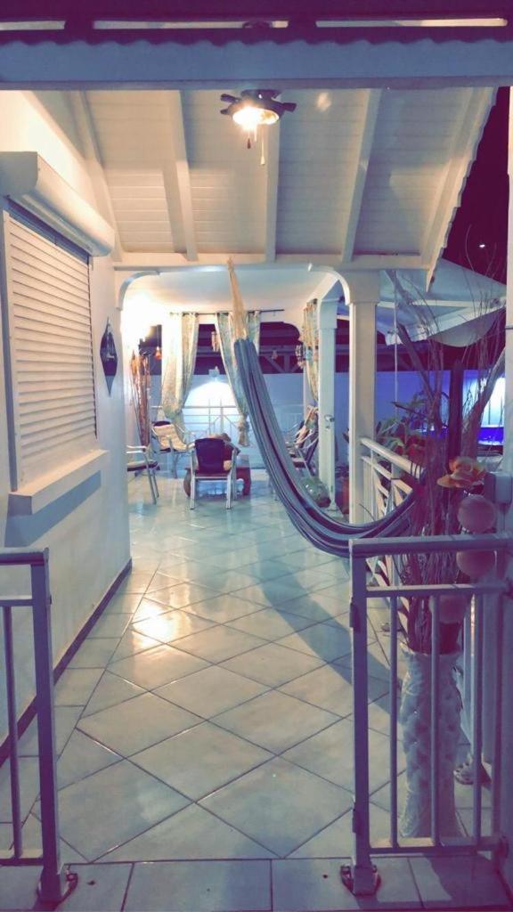 Le Sable Bleu - Evasion Tropicale A Sainte-Anne - Plage 5Min - Piscine - Parking - Logement Climatise - Vue Sur Les Palmiers - Parfait Pour Sejours En Famille Ou Entre Amis Ngoại thất bức ảnh