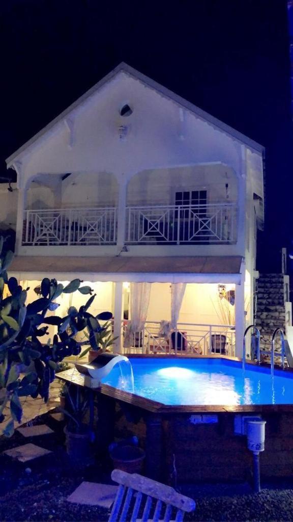 Le Sable Bleu - Evasion Tropicale A Sainte-Anne - Plage 5Min - Piscine - Parking - Logement Climatise - Vue Sur Les Palmiers - Parfait Pour Sejours En Famille Ou Entre Amis Ngoại thất bức ảnh